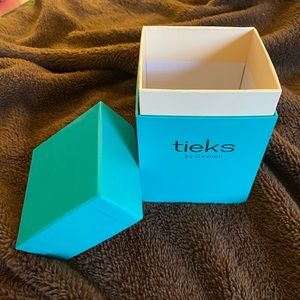 Tieks box only. Originally for Outrageous Orange size 10. Shoes not included.